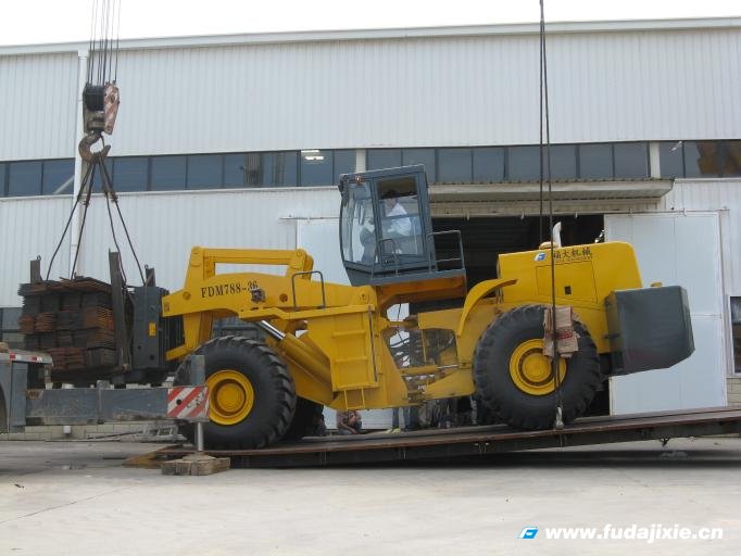福建省特檢院完成國內(nèi)最大噸位叉裝車型式試驗(yàn)